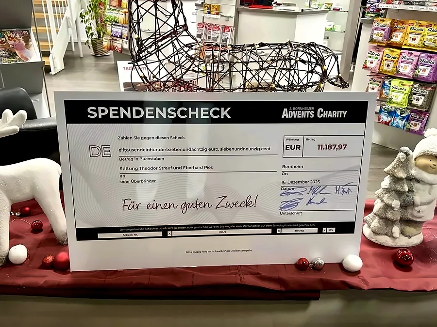 Spendenscheck der 3. Advents Charity über 11.187,97 € für die Stiftung Theodor Strauf und Eberhard Pies